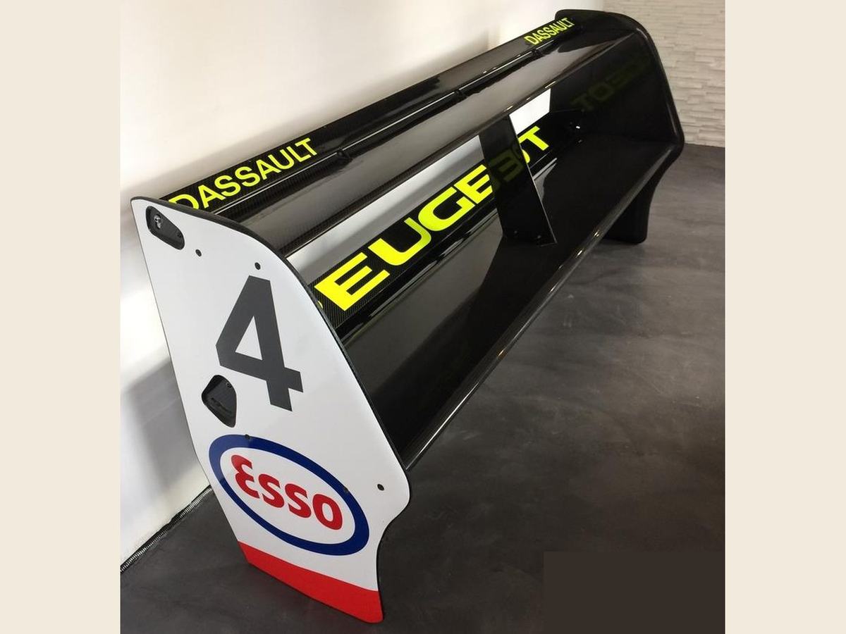 Reproduction d'un aileron arrière de Peugeot 905 en fibre de carbone