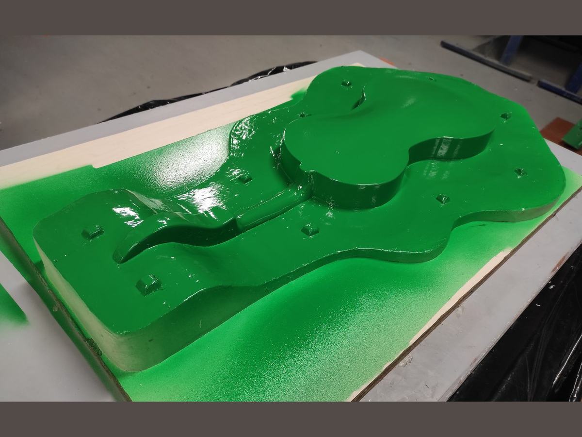 Moule du violon en carbone réalisé à l'atelier